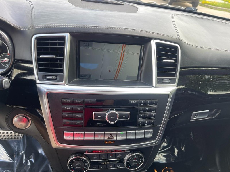 Mercedes-Benz GL-Class Vehicle Image 35