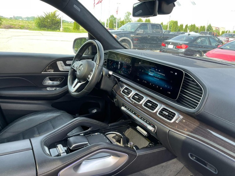 Mercedes-Benz GLS Vehicle Image 02