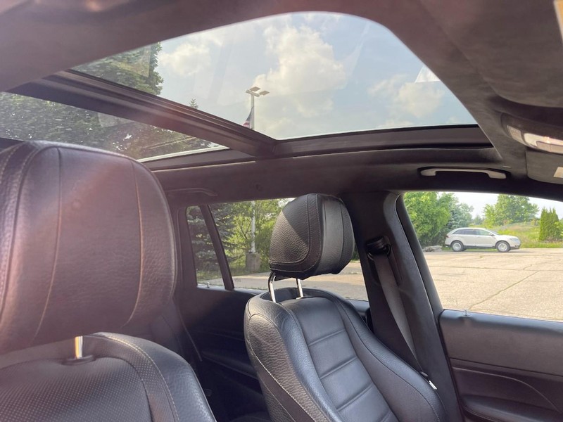 Mercedes-Benz GLS Vehicle Image 03