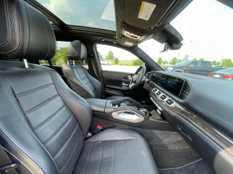 Mercedes-Benz GLS Vehicle Image 04