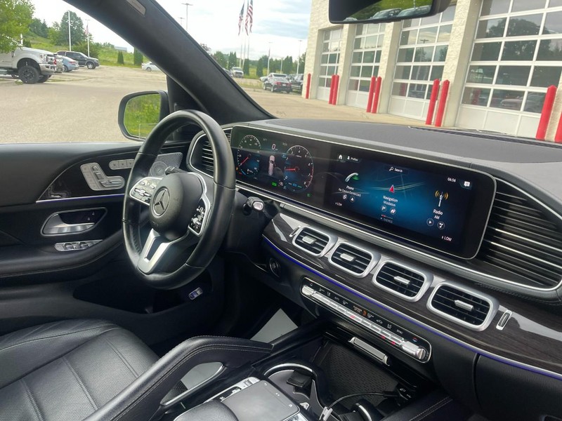 Mercedes-Benz GLS Vehicle Image 09