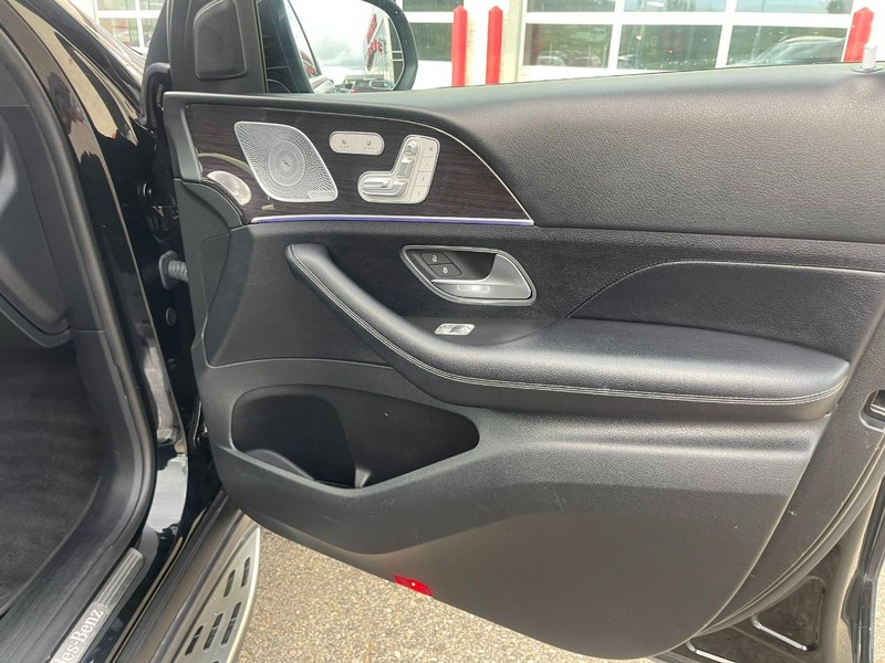 Mercedes-Benz GLS Vehicle Image 12