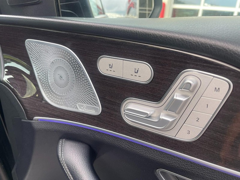 Mercedes-Benz GLS Vehicle Image 13
