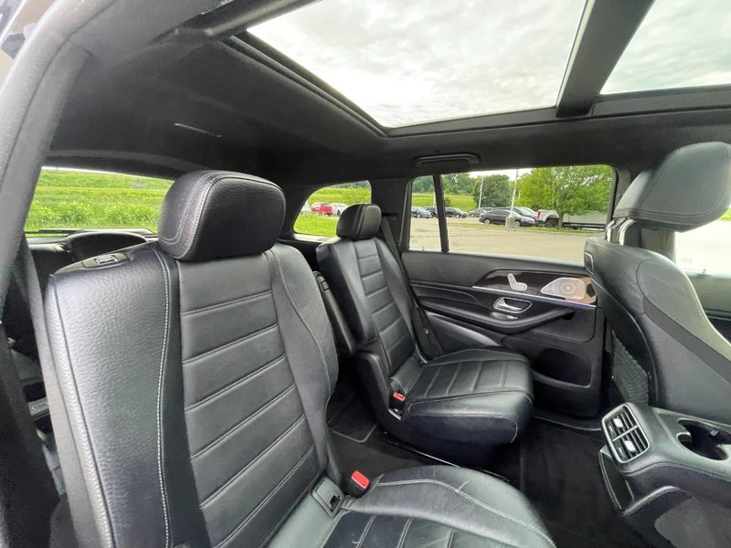Mercedes-Benz GLS Vehicle Image 15
