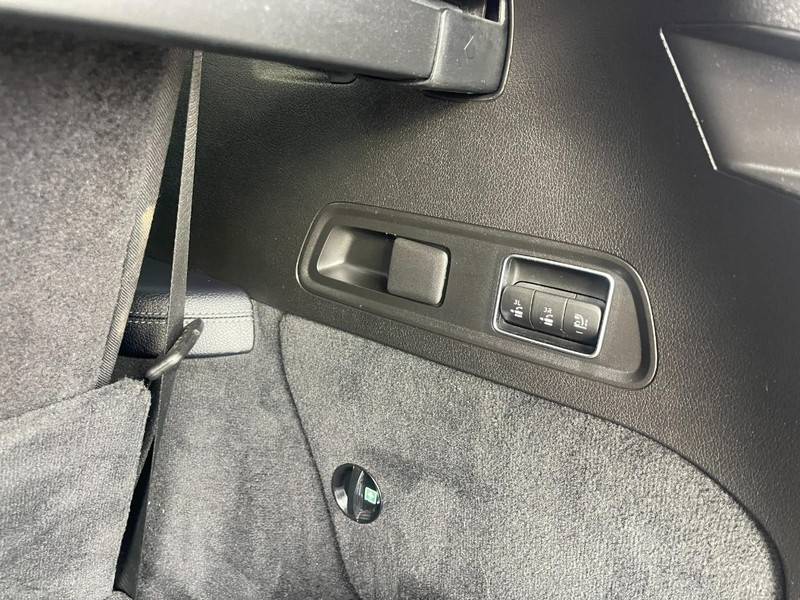 Mercedes-Benz GLS Vehicle Image 19