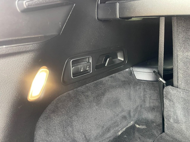 Mercedes-Benz GLS Vehicle Image 20