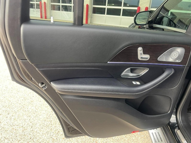 Mercedes-Benz GLS Vehicle Image 23