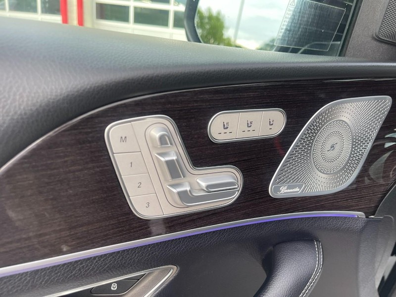 Mercedes-Benz GLS Vehicle Image 26