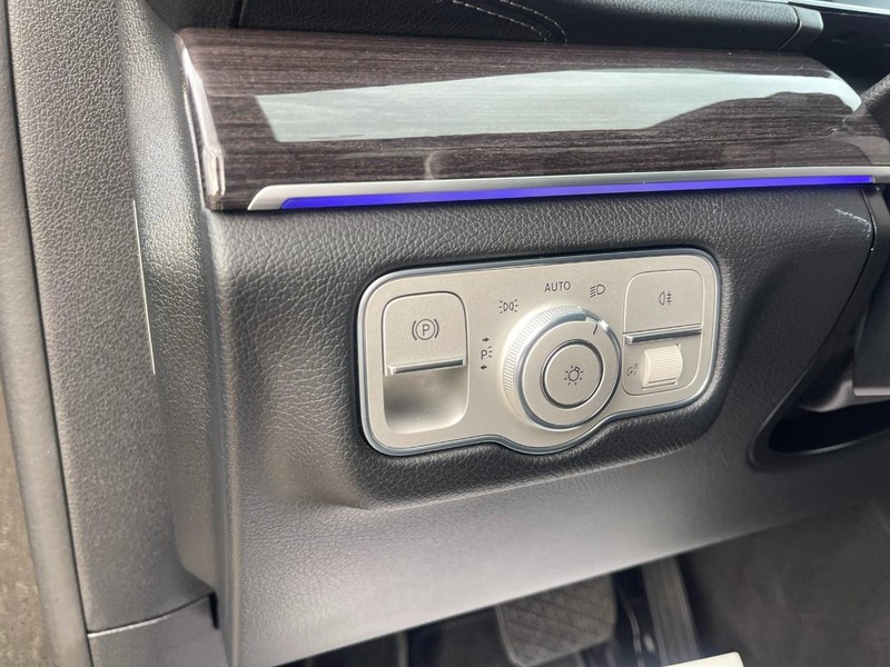 Mercedes-Benz GLS Vehicle Image 28