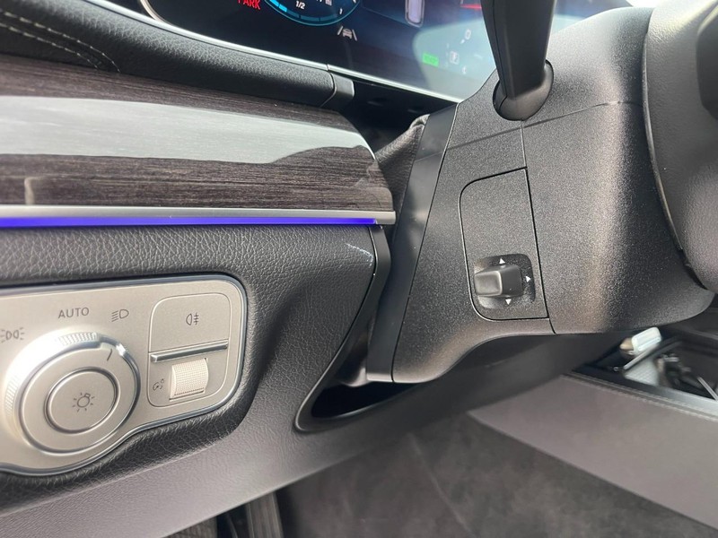 Mercedes-Benz GLS Vehicle Image 29