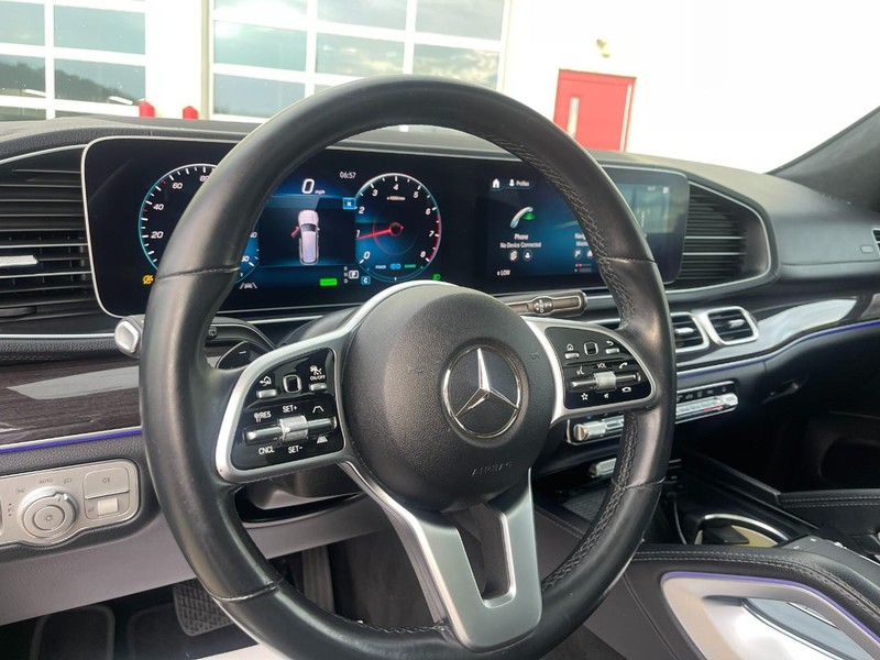 Mercedes-Benz GLS Vehicle Image 30