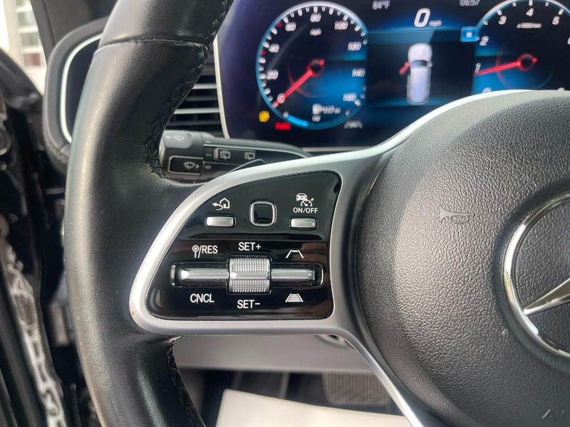 Mercedes-Benz GLS Vehicle Image 31