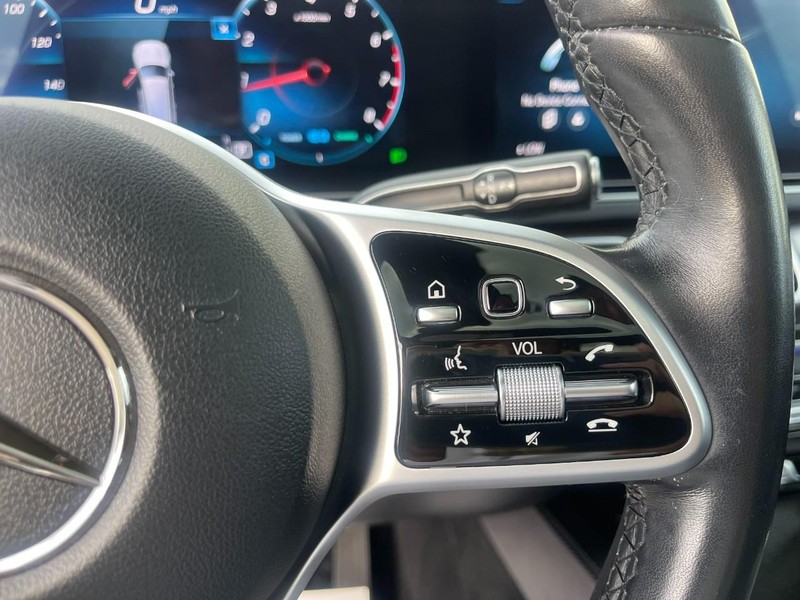 Mercedes-Benz GLS Vehicle Image 32