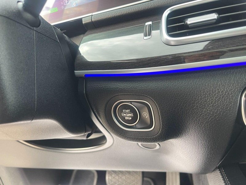 Mercedes-Benz GLS Vehicle Image 35