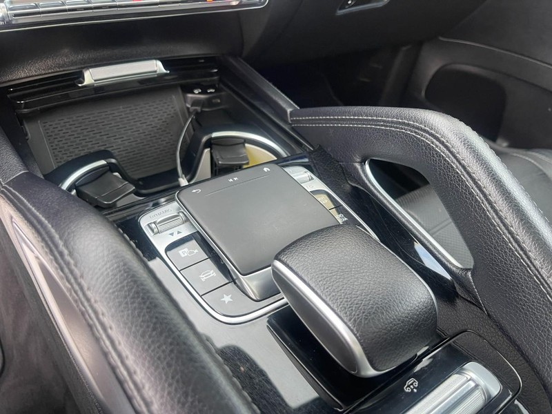 Mercedes-Benz GLS Vehicle Image 36