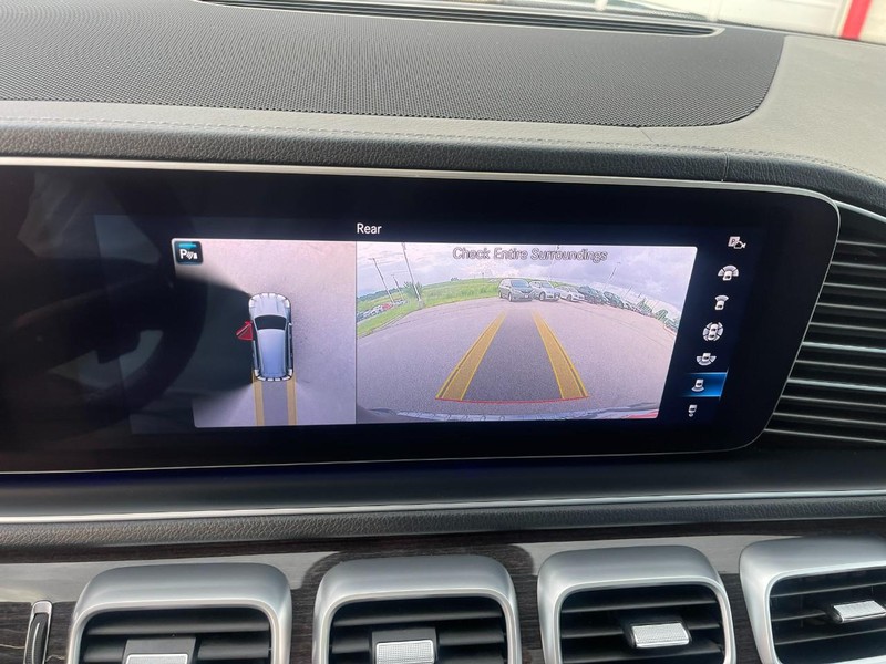 Mercedes-Benz GLS Vehicle Image 39