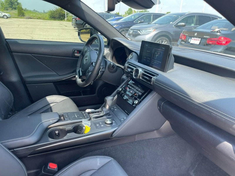 Lexus IS Vehicle Image 02