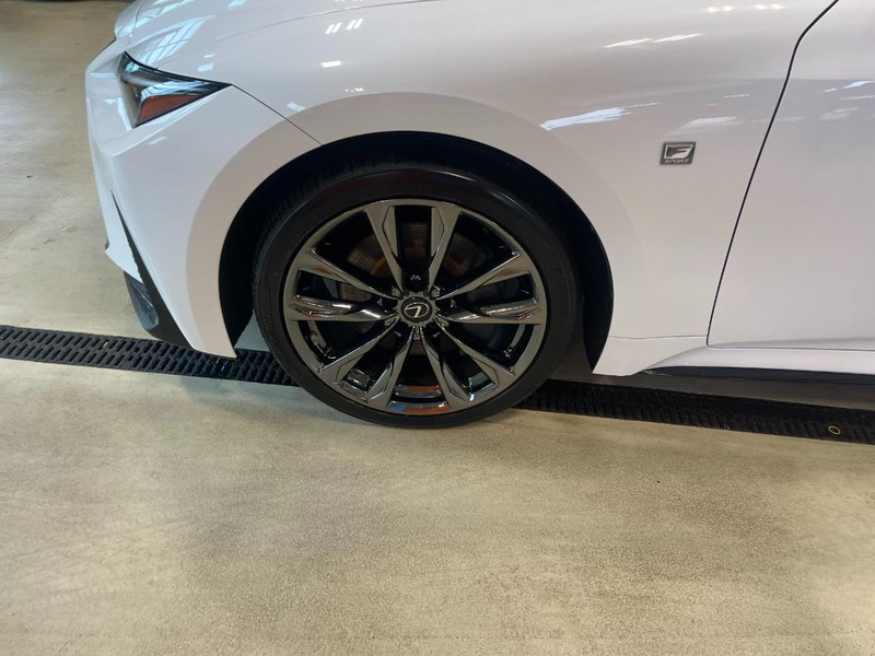 Lexus IS Vehicle Image 07