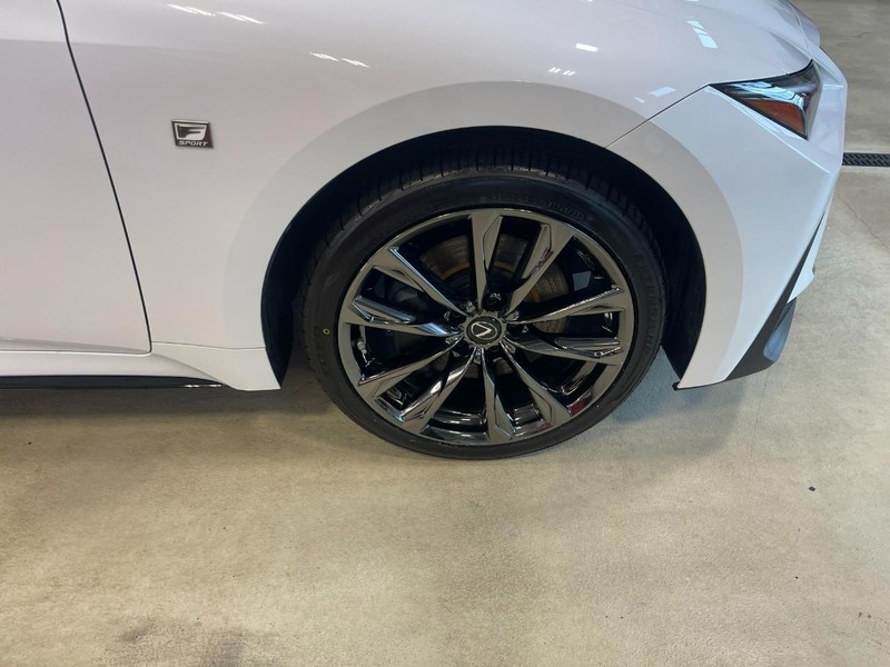 Lexus IS Vehicle Image 08