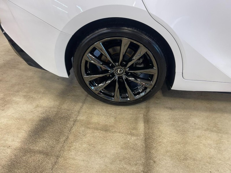 Lexus IS Vehicle Image 09