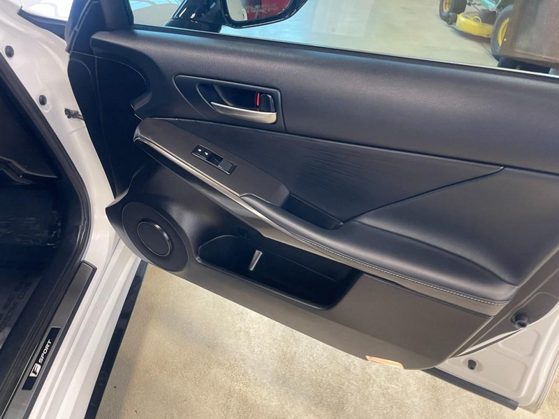 Lexus IS Vehicle Image 14