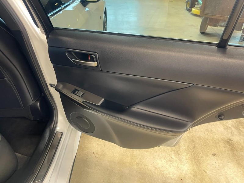 Lexus IS Vehicle Image 17