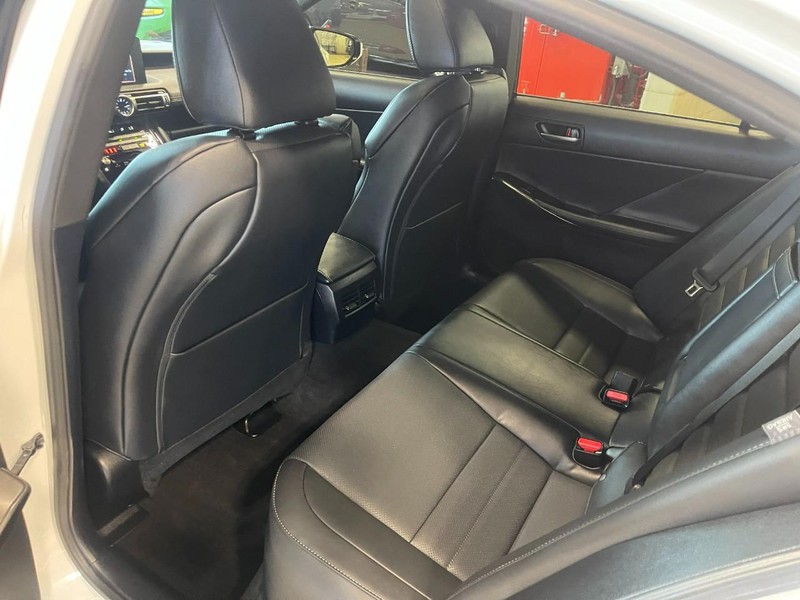 Lexus IS Vehicle Image 19