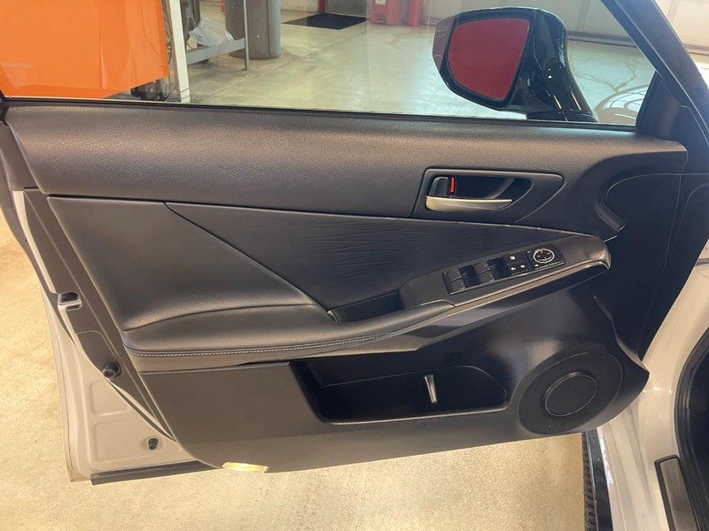 Lexus IS Vehicle Image 23