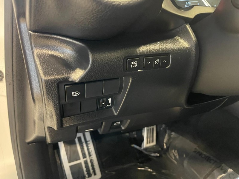 Lexus IS Vehicle Image 24