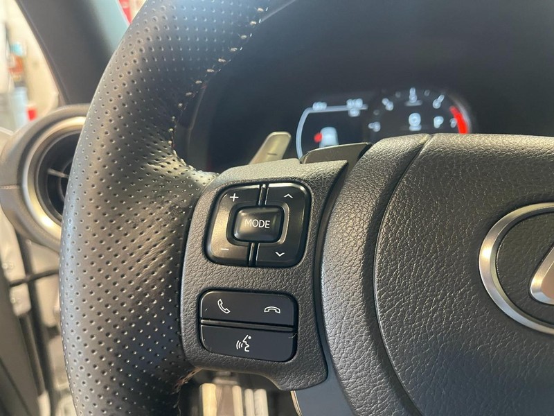 Lexus IS Vehicle Image 26