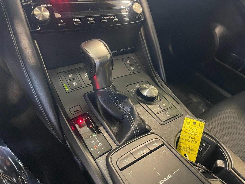 Lexus IS Vehicle Image 31