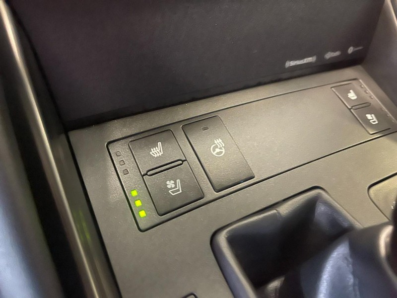Lexus IS Vehicle Image 34