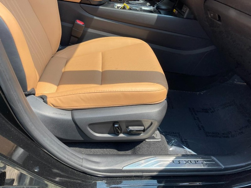 Lexus NX Vehicle Image 12