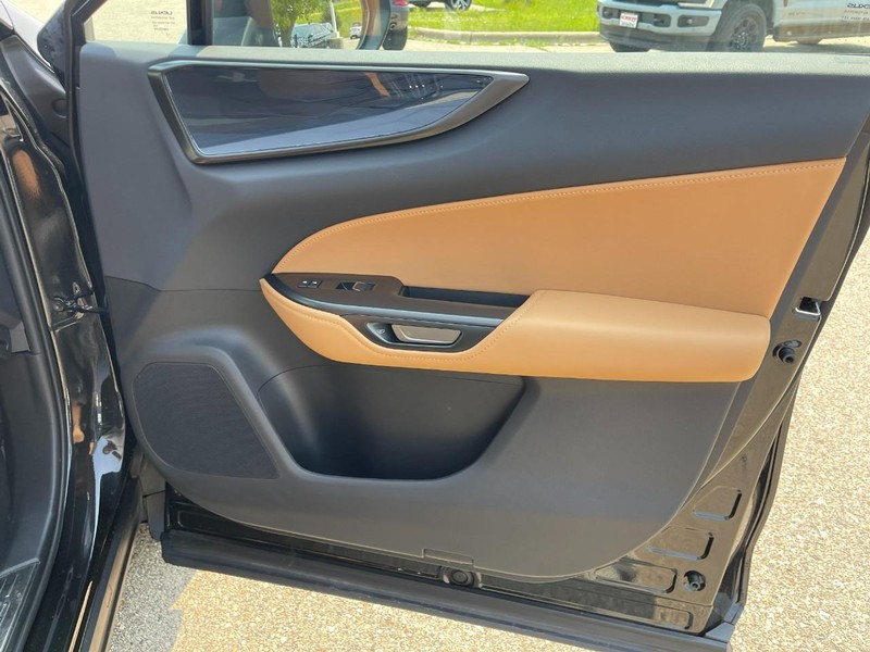 Lexus NX Vehicle Image 13