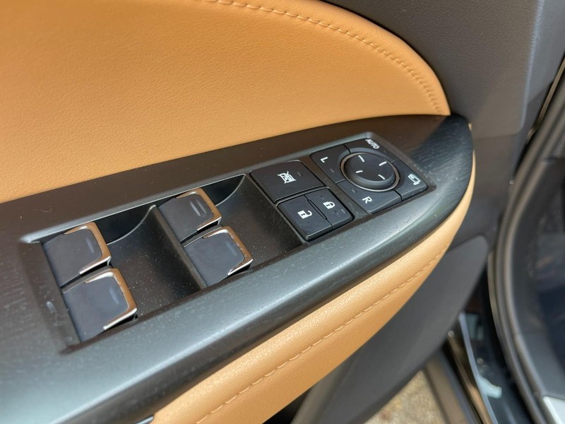 Lexus NX Vehicle Image 25