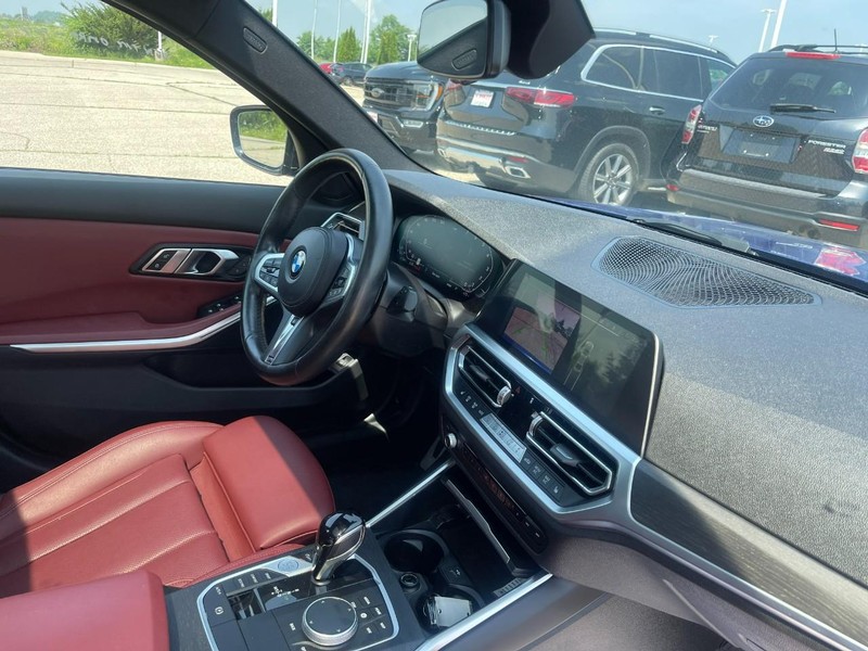 BMW 3 Series Vehicle Image 02