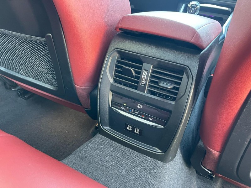 BMW 3 Series Vehicle Image 15