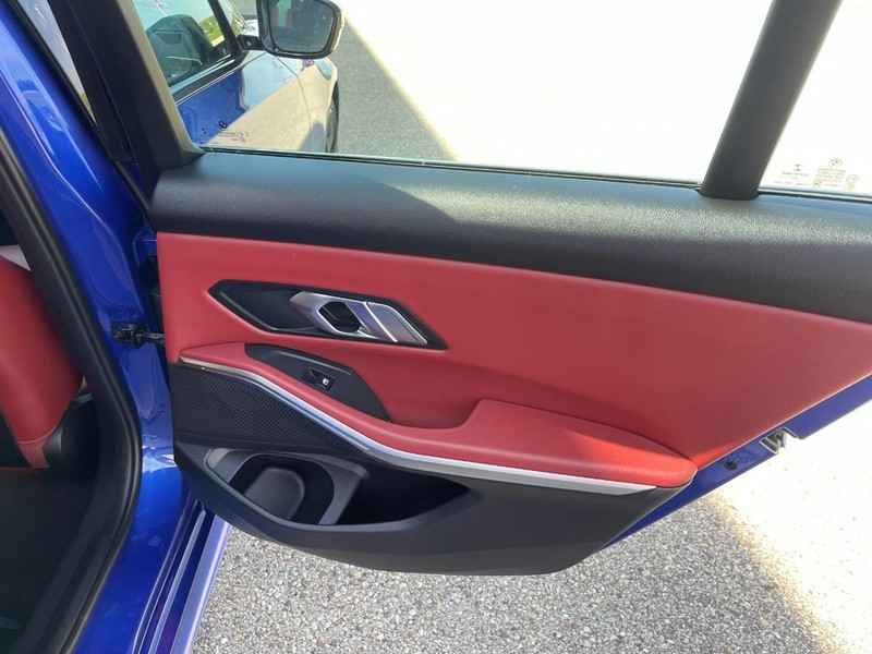 BMW 3 Series Vehicle Image 17