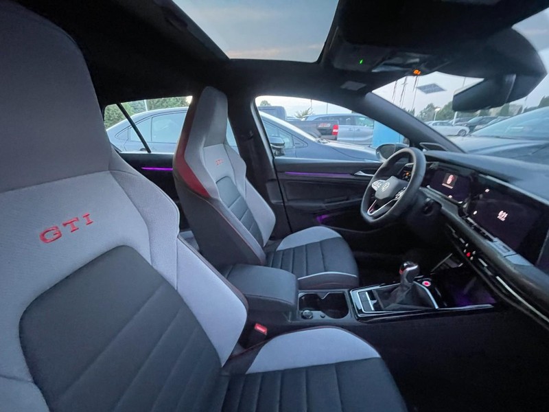 Volkswagen Golf GTI Vehicle Image 04