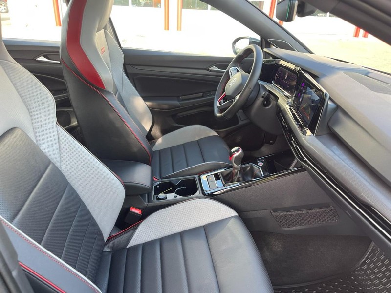 Volkswagen Golf GTI Vehicle Image 11