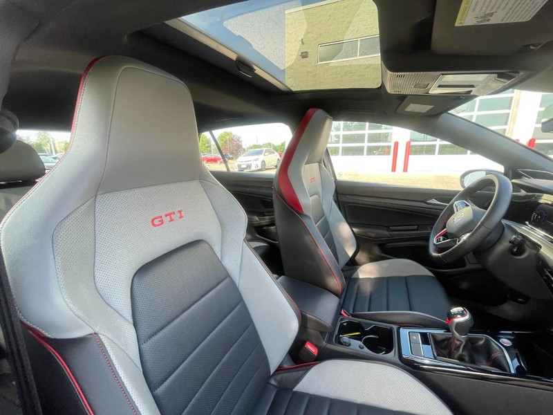 Volkswagen Golf GTI Vehicle Image 12