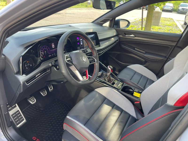 Volkswagen Golf GTI Vehicle Image 21