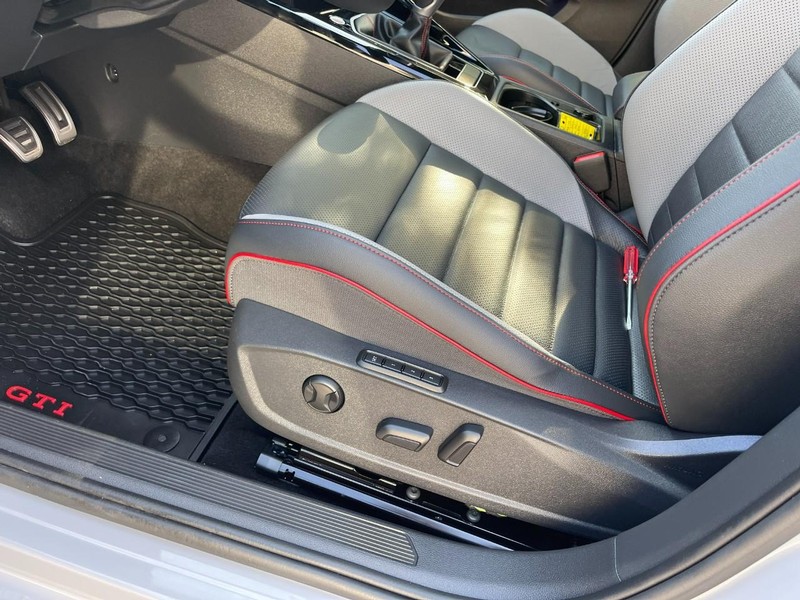 Volkswagen Golf GTI Vehicle Image 22