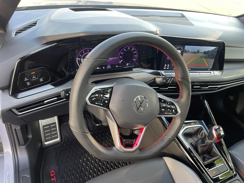 Volkswagen Golf GTI Vehicle Image 26