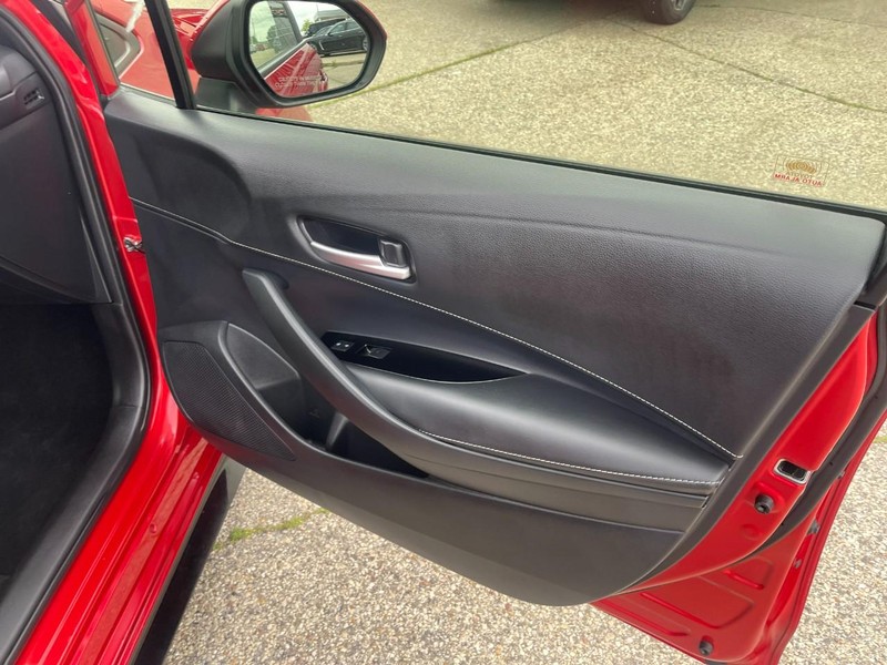 Toyota Corolla Hatchback Vehicle Image 11
