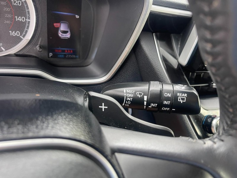 Toyota Corolla Hatchback Vehicle Image 25