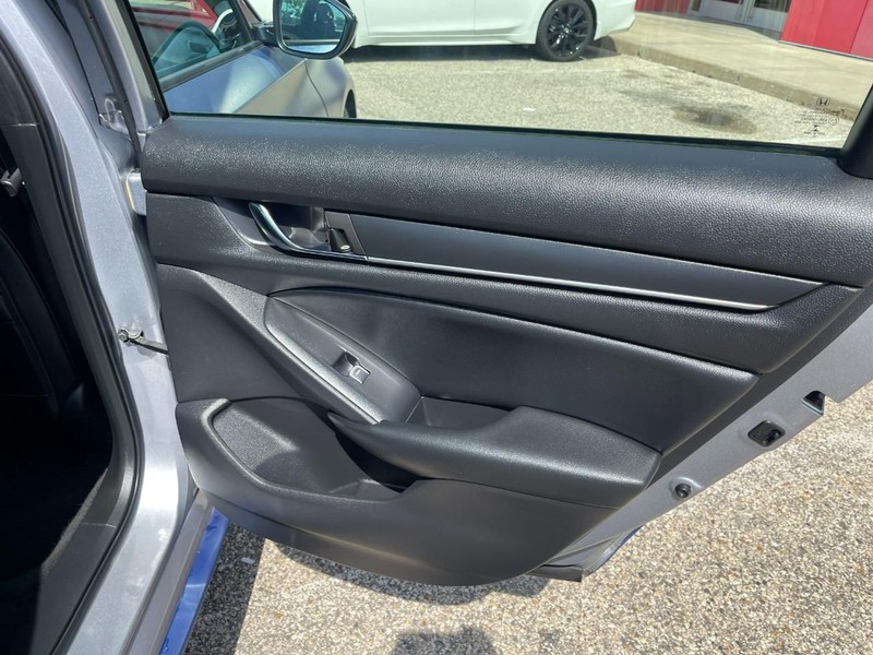 Honda Accord Sedan Vehicle Image 15