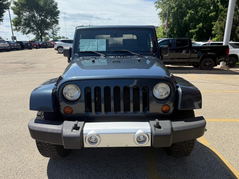 Jeep Wrangler Vehicle Image 02