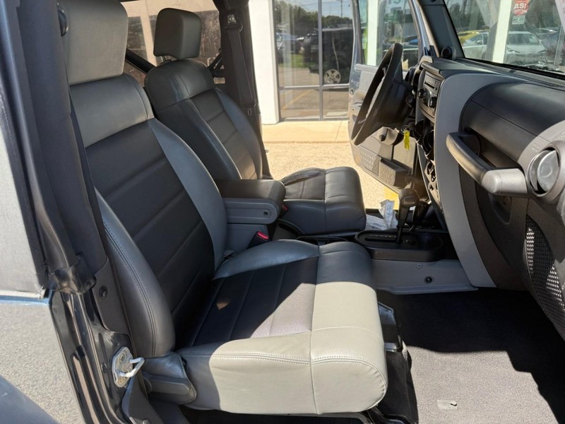 Jeep Wrangler Vehicle Image 11