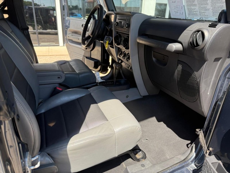 Jeep Wrangler Vehicle Image 12